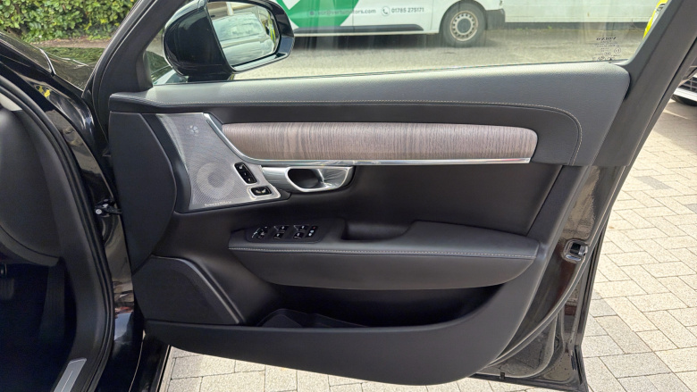 Volvo S90 2.0 T8 RC PHEV [455] Ultimate Dark 4dr AWD Auto Saloon